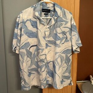 Men’s large casual button down shirt